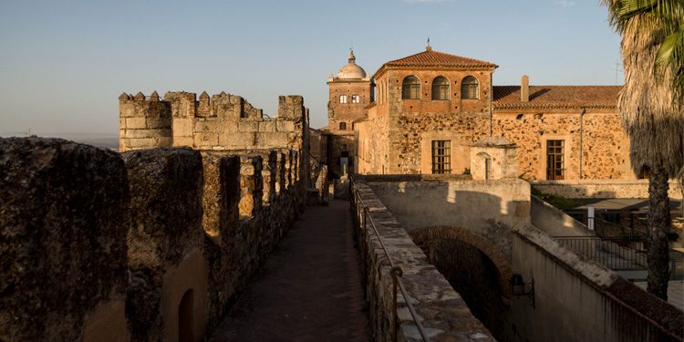 Murallas y adarve de la fortificación islámica de Cáceres