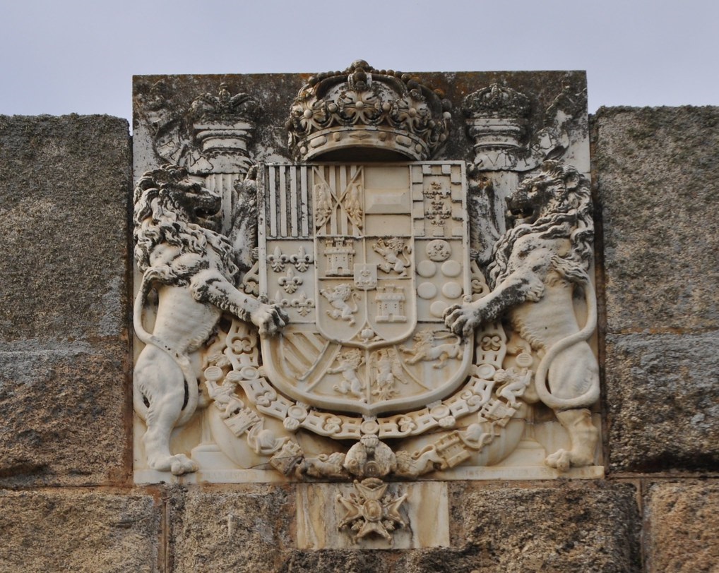 Armas de Isabel II en el puente de Alcántara