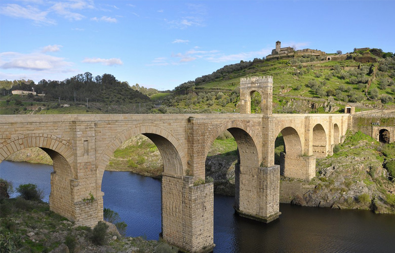 Puente romano de Alcántara, vista aguas abajo