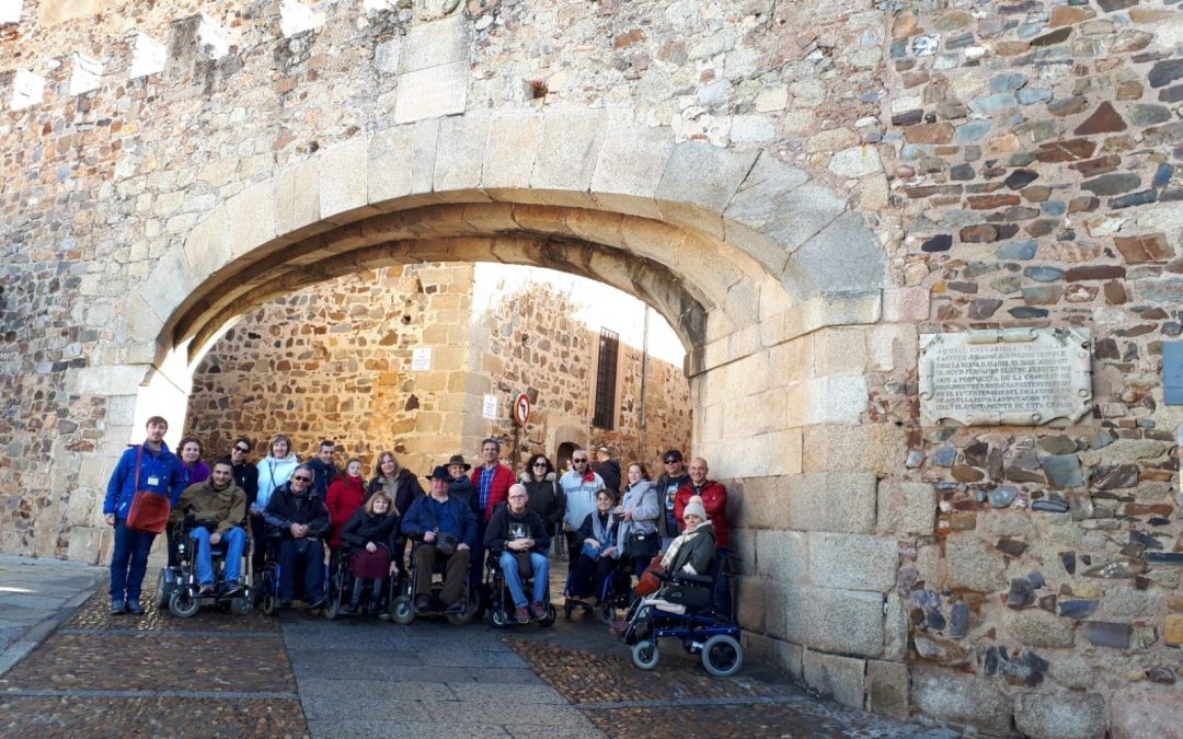 "Viajando con grupos inclusivos", en Cáceres con Guías-Historiadores de Extremadura